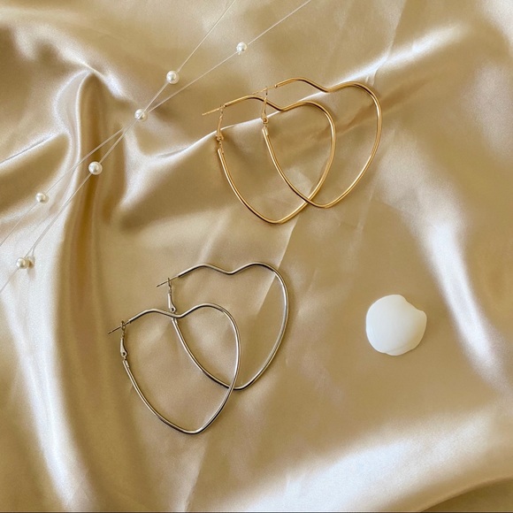 Heart Hoops Hoop Earrings Minimalist - Picture 8 of 13